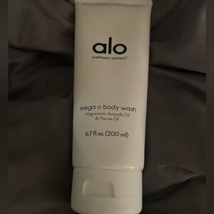 New - ALO Mega-C Body Wash